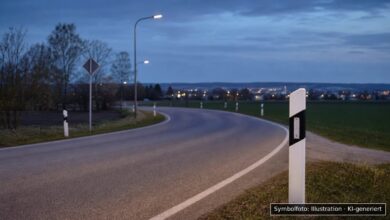 KI-generiertes Symbolfoto zu Verkehrsunfall bei Ulm, Mähringer Weg
