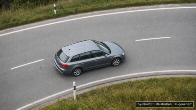KI-generiertes Symbolfoto zu Verkehrsunfall bei B308 zwischen Bad Hindelang und Oberjoch (Jochpass)