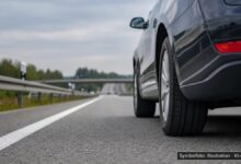 KI-generiertes Symbolfoto zu Verkehrsunfall bei A96 bei Bad Wörishofen