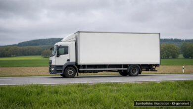 KI-generiertes Symbolfoto zu Verkehrsunfall mit Zeugenaufruf bei Ettringen