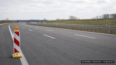 KI-generiertes Symbolfoto zu Verkehrsunfall mit Unfallflucht bei Autobahnkreuz Memmingen (A96/A7)