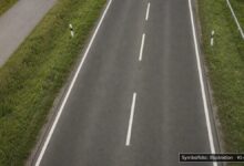 KI-generiertes Symbolfoto zu Verkehrsunfallflucht bei Donauwörth, Dillinger Straße
