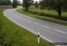 KI-generiertes Symbolfoto zu Verkehrsunfall mit Unfallflucht bei Friedberger Straße, Augsburg-Hochzoll
