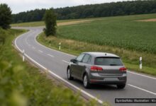 KI-generiertes Symbolfoto zu Verkehrsunfall bei Unterrieden