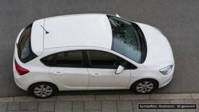 KI-generiertes Symbolfoto zu Verkehrsunfallflucht bei Pfaffenhofen an der Roth, Hauptstraße