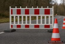 KI-generiertes Symbolfoto zu Straßensperrung bei Balzhausen und Memmenhausen