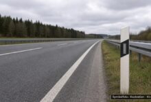 KI-generiertes Symbolfoto zu Verkehrsunfall mit Unfallflucht bei A96 bei Weißensberg, Fahrtrichtung München