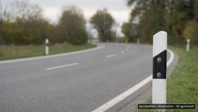 KI-generiertes Symbolfoto zu Verkehrsunfall bei Wertingen, Ortsteil Geratshofen, Dorfstraße