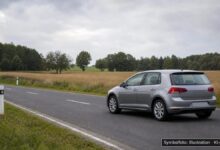 KI-generiertes Symbolfoto zu Verkehrsunfall bei Westerheim, Kreuzung Egelsbergweg/Erkheimer Straße