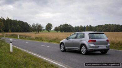 KI-generiertes Symbolfoto zu Verkehrsunfall bei Westerheim, Kreuzung Egelsbergweg/Erkheimer Straße