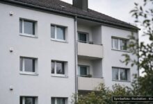 KI-generiertes Symbolfoto zu Wohnungsbrand bei Augsburg-Kriegshaber, Tunnelstraße