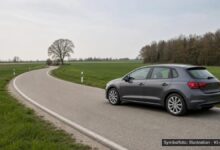 KI-generiertes Symbolfoto zu Verkehrskontrolle / Fahren ohne Fahrerlaubnis bei Woringen