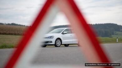 KI-generiertes Symbolfoto zu Verkehrsunfall bei Ziemetshausen