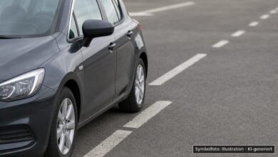 KI-generiertes Symbolfoto zu Verkehrsunfall bei Burgau