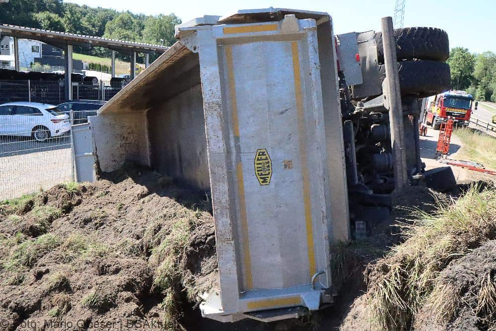 Muldenkipper kippt Gundremmingen