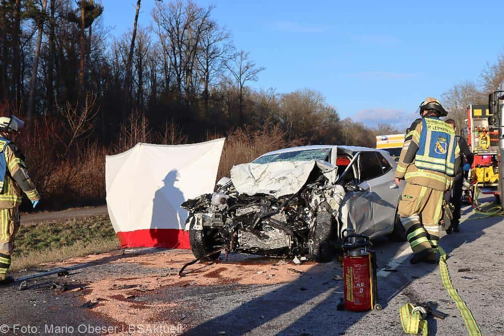 Am heutigen Freitagnachmittag, 19.01.2024, ereignete sich auf der Staatsstraße 2509, zwischen Leipheim und Unterfahlheim gegen 14.45 Uhr ein Verkehrsunfall mit schweren Folgen.
