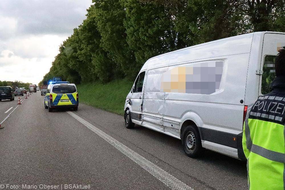 Unfall A8 Ulm-Juningen Sicherungsanhaenger 2505202