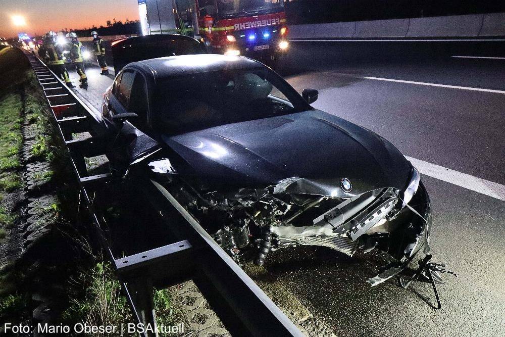 Pkw prallt auf der A8 bei Riedheim gegen die Leitplanke