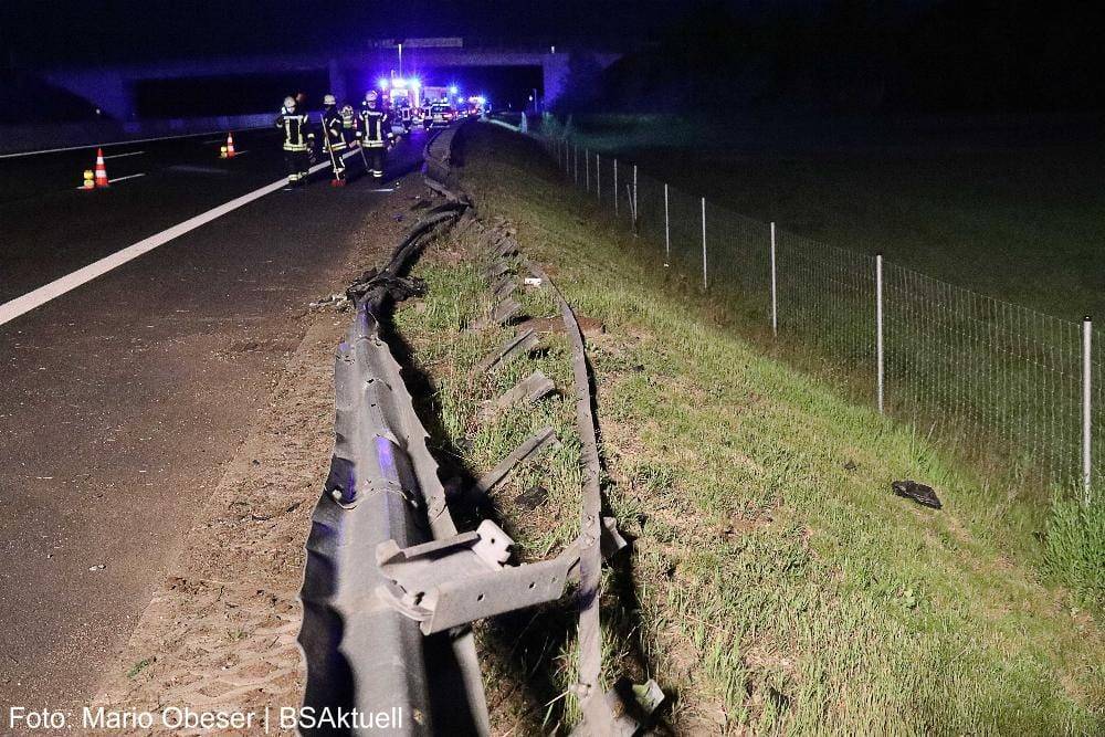 Pkw prallt auf der A8 bei Riedheim gegen die Leitplanke