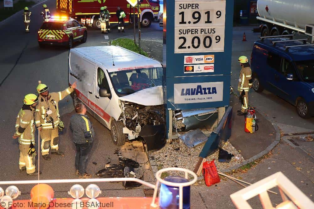 Unfall Ichenhausen Tankstelle 