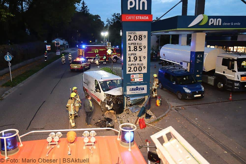 Unfall Ichenhausen Tankstelle 
