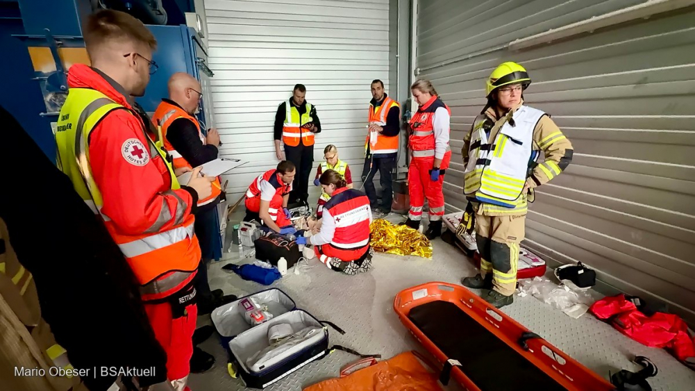 Übung Freiwillige Feuerwehr Ichenhausen und der Rettungsdienst 