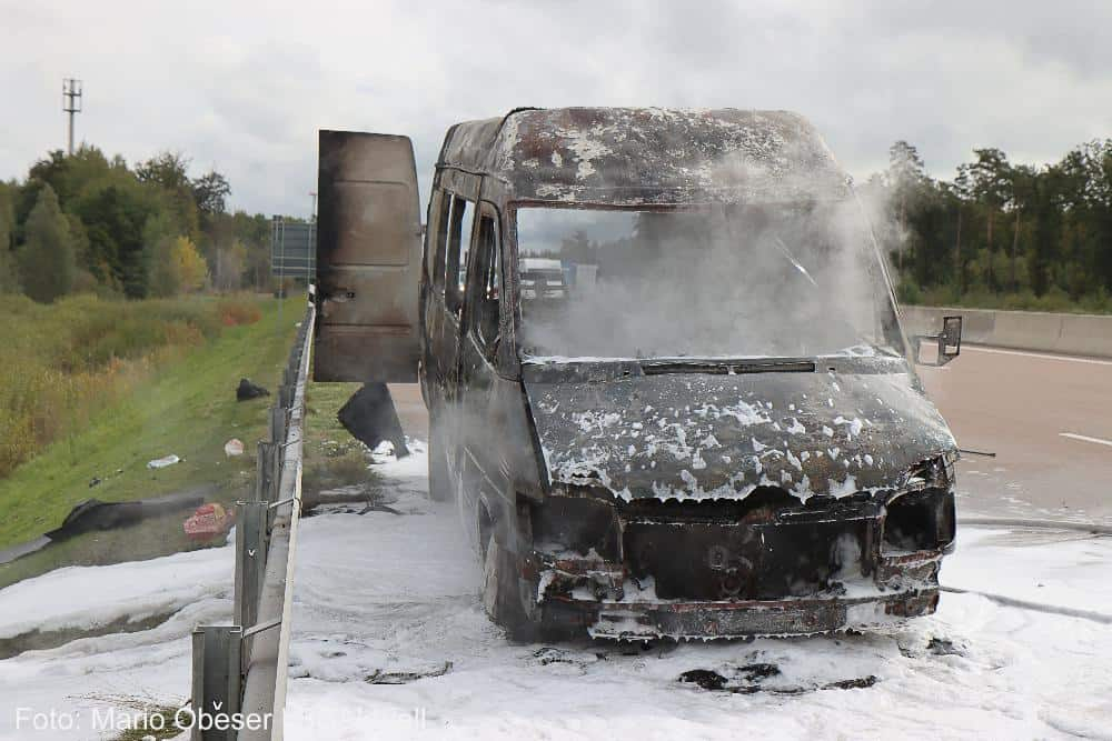 Fahrzeugbrand A8 Zusmarshausen Burgau 29092022