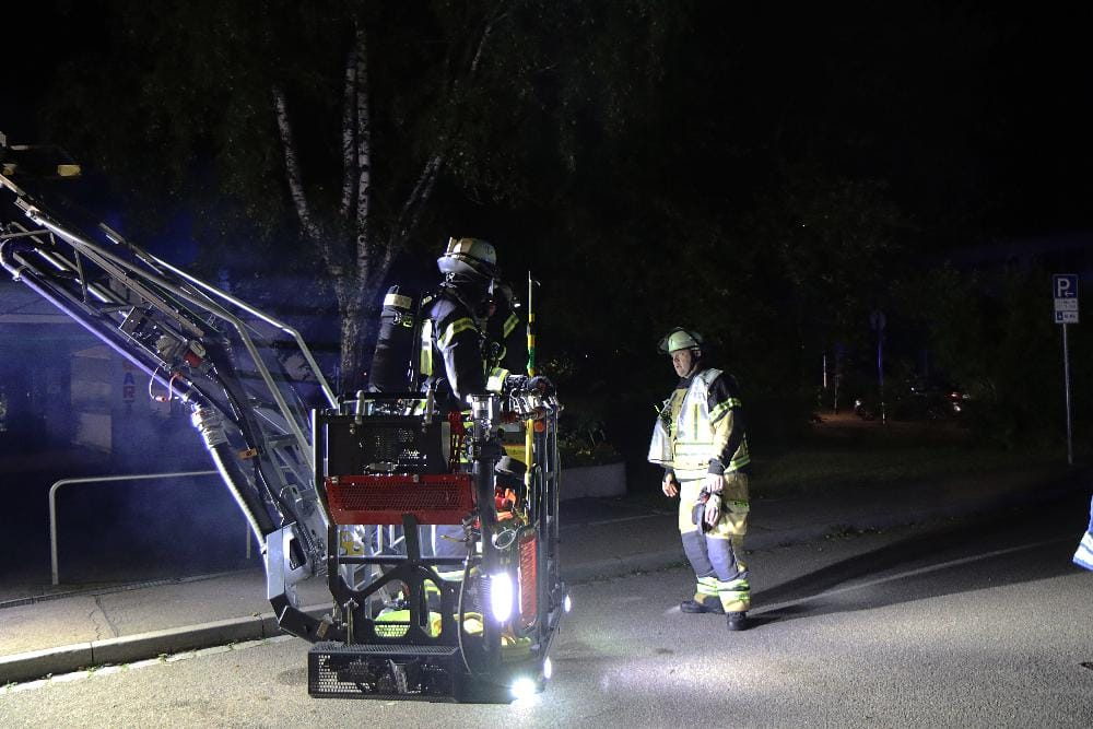 In Günzburg war es in den frühen Samstagmorgenstunden zu einem Brand gekommen, bei dem ein Kindergarten stark beschädigt wurde.