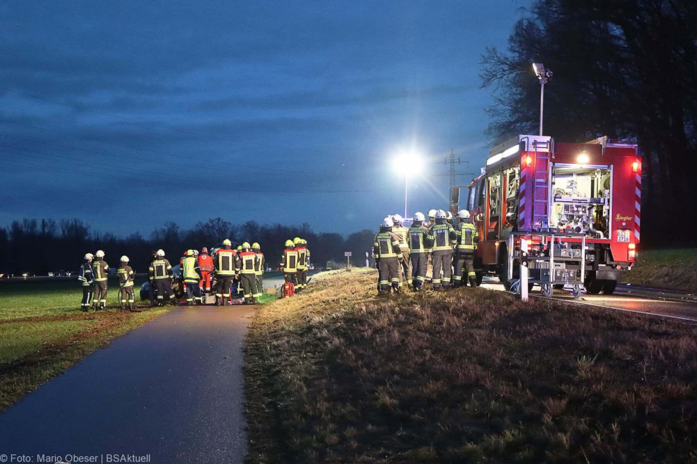 Am heutigen 12. Dezember 2023 ereignete sich gegen 16.20 Uhr ein schwerer Verkehrsunfall auf der Staatsstraße 2025 nahe Offingen