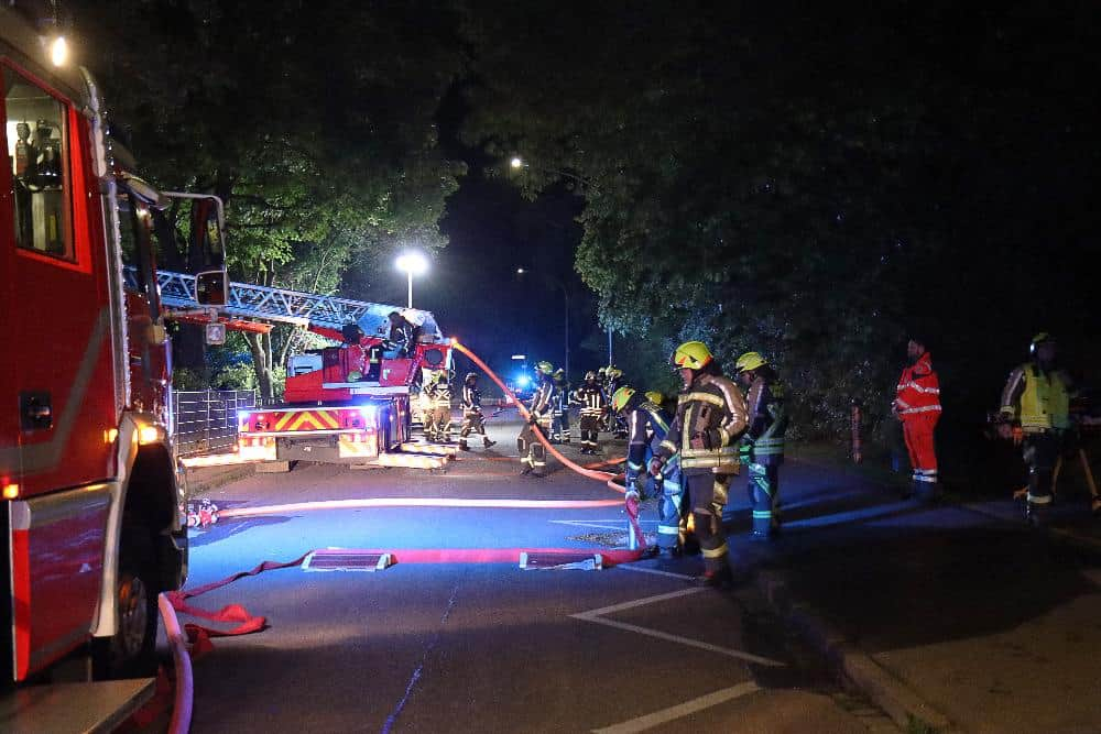 In Günzburg war es in den frühen Samstagmorgenstunden zu einem Brand gekommen, bei dem ein Kindergarten stark beschädigt wurde.