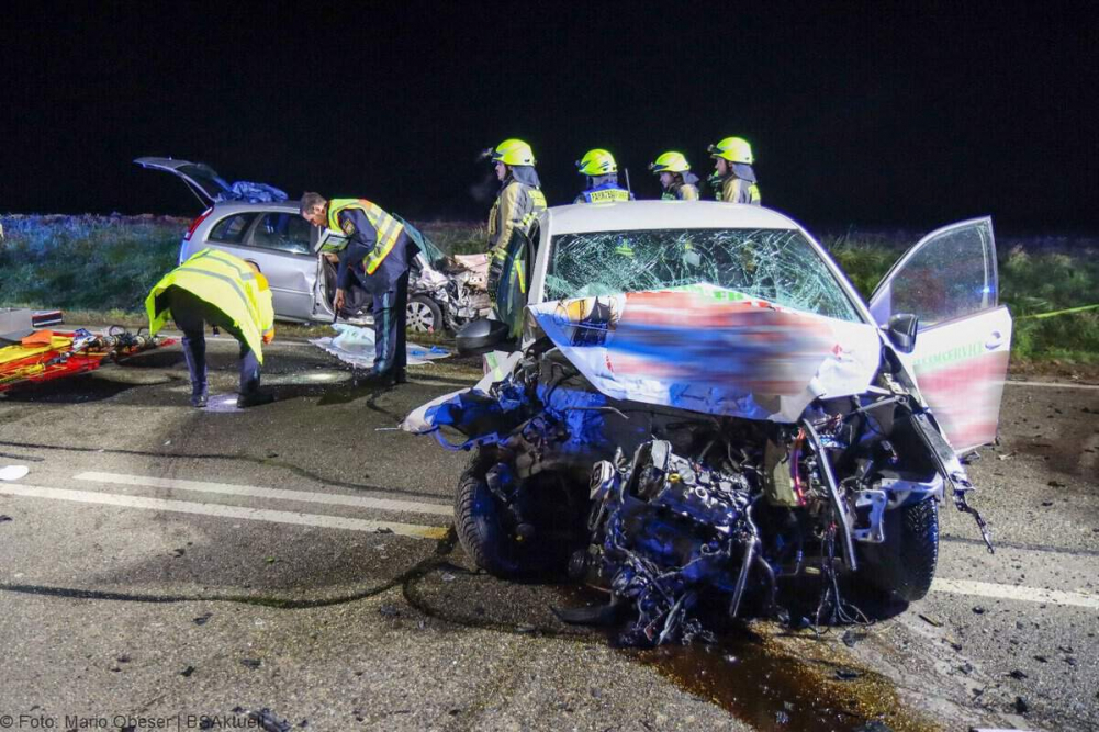 Ein schwerer Verkehrsunfall ereignete sich am Freitagabend, den 8. Dezember 2024, auf der Ulmer Straße zwischen Günzburg und Leipheim.