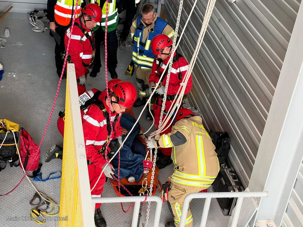 Übung Freiwillige Feuerwehr Ichenhausen und der Rettungsdienst 