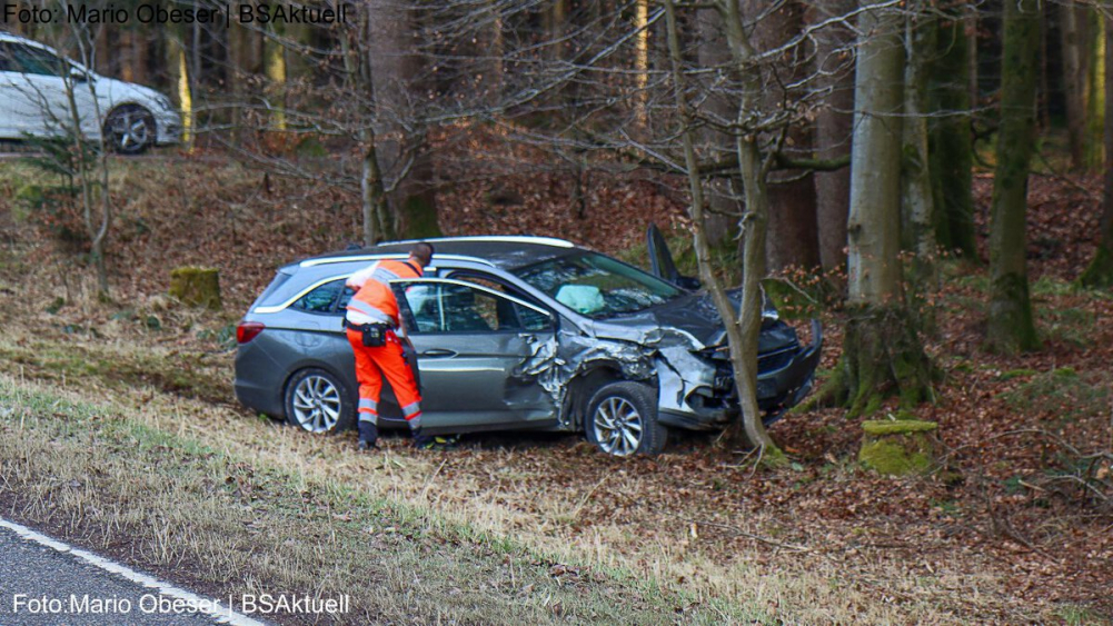 Am Samstagnachmittag, den 08. Februar 2025, ereignete sich auf der Kreisstraße GZ25 zwischen Dinkelscherben und Burtenbach ein Verkehrsunfall mit drei verletzten Personen.