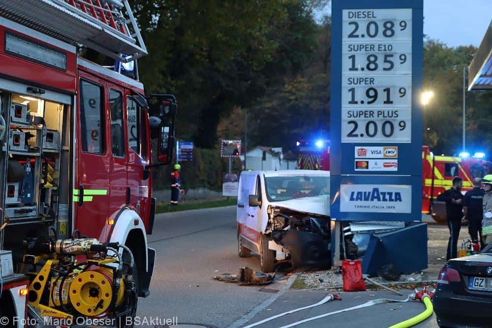 Unfall Ichenhausen Tankstelle 