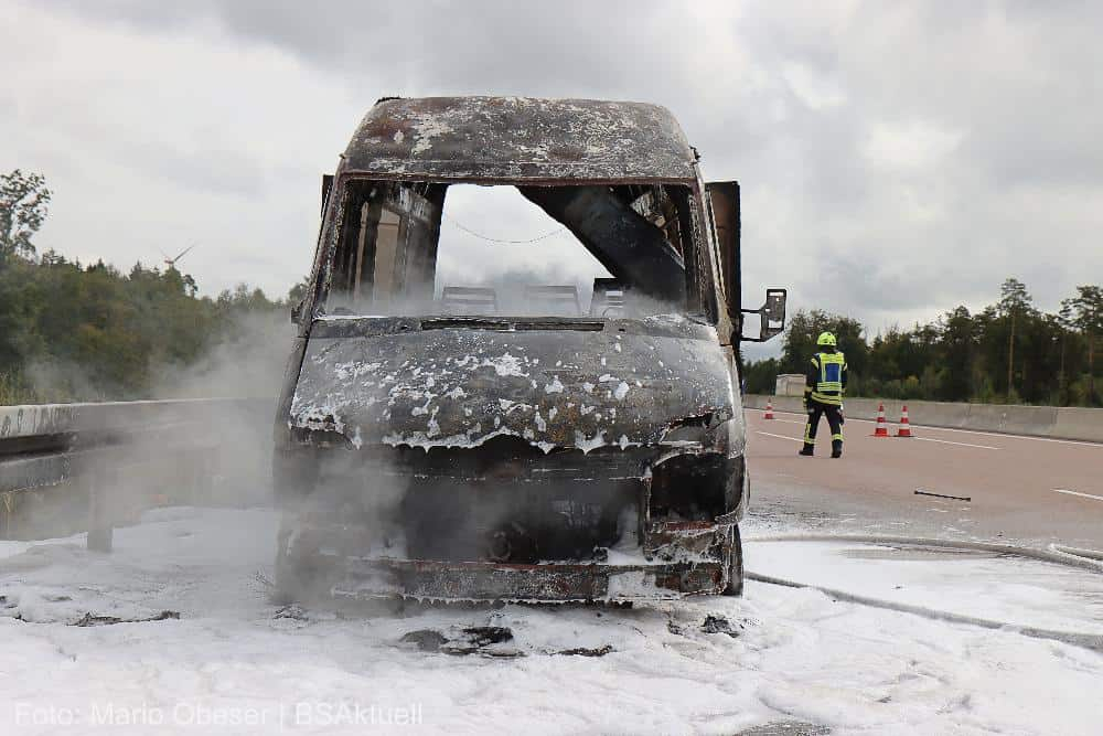 Fahrzeugbrand A8 Zusmarshausen Burgau 29092022