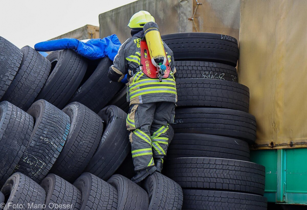 Große Katastrophenschutz-Übung bei Firma Rigdon in Günzburg