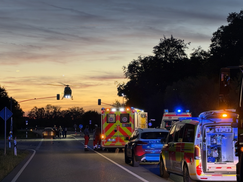 Beitragsbild zu Schwerer Unfall zwischen Traktor und Motorrad bei Leipheim: Biker lebensgefährlich verletzt