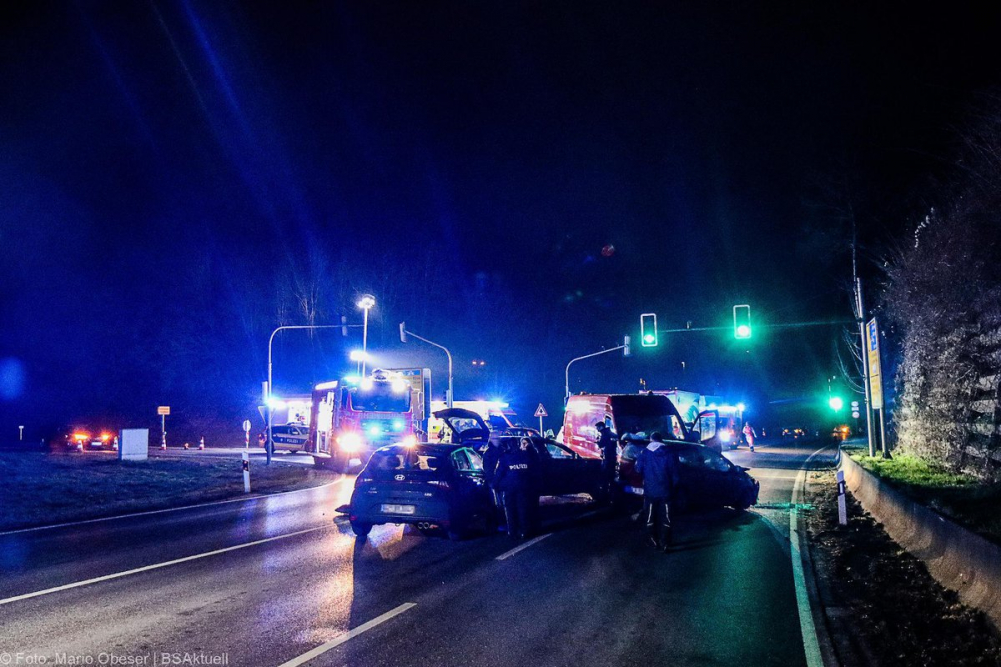 Am Dienstagabend, den 4. Februar 2025, ereignete sich gegen 17 Uhr ein Verkehrsunfall auf der Bundesstraße 16 bei Günzburg.