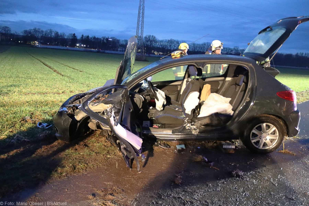 Am heutigen 12. Dezember 2023 ereignete sich gegen 16.20 Uhr ein schwerer Verkehrsunfall auf der Staatsstraße 2025 nahe Offingen