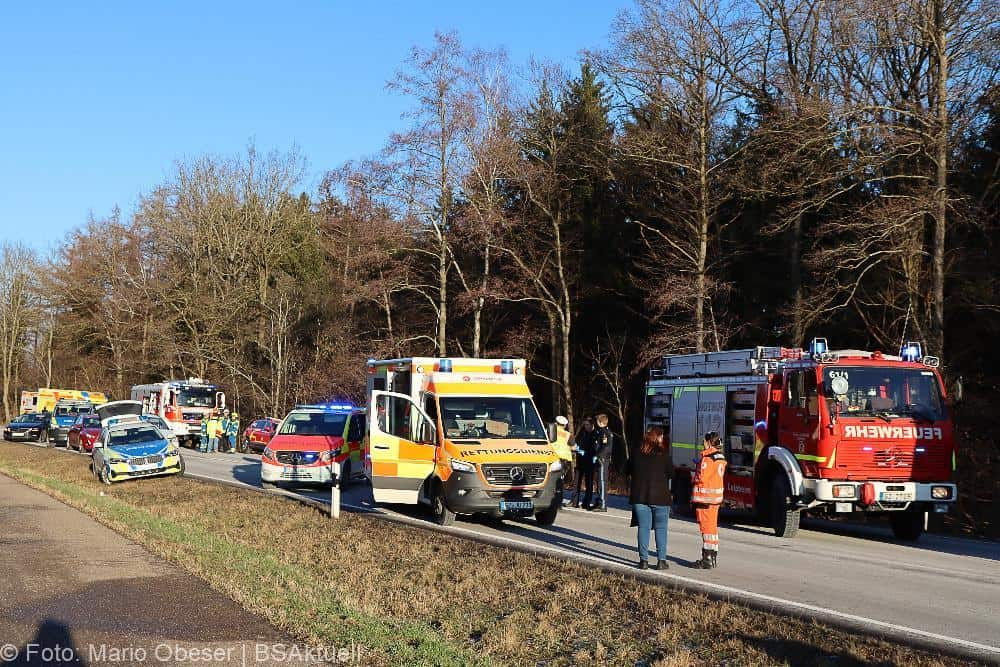 Am heutigen Freitagnachmittag, 19.01.2024, ereignete sich auf der Staatsstraße 2509, zwischen Leipheim und Unterfahlheim gegen 14.45 Uhr ein Verkehrsunfall mit schweren Folgen.