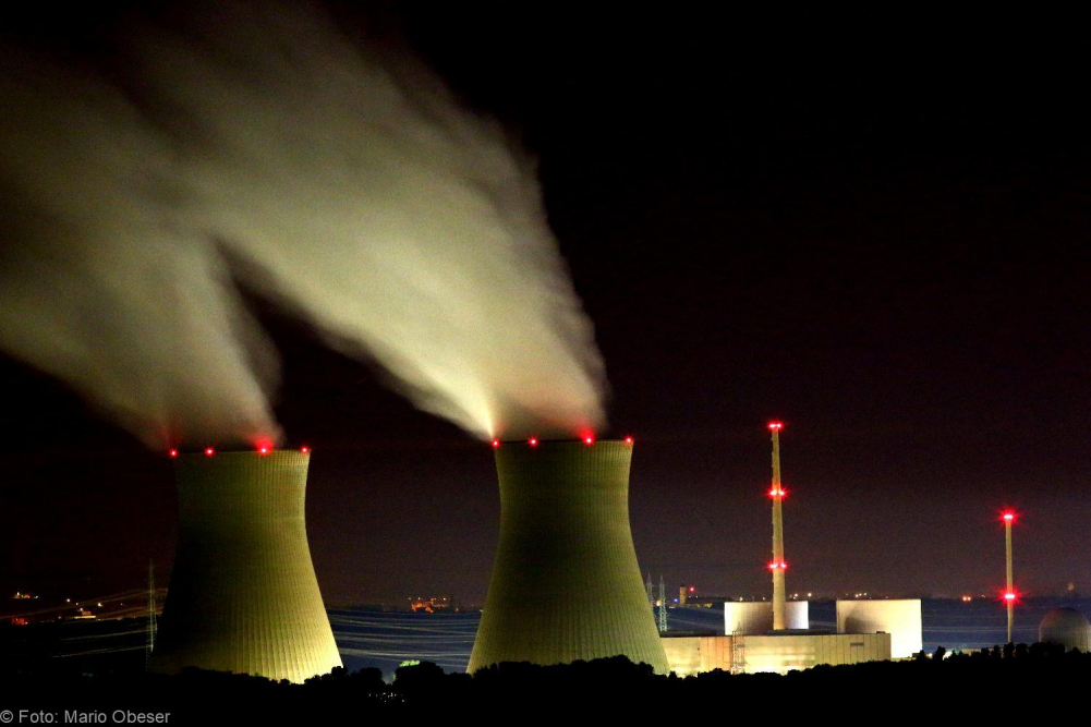 Die Kühltürme des Kernkraftwerk Gundremmingen im Jahr 2015