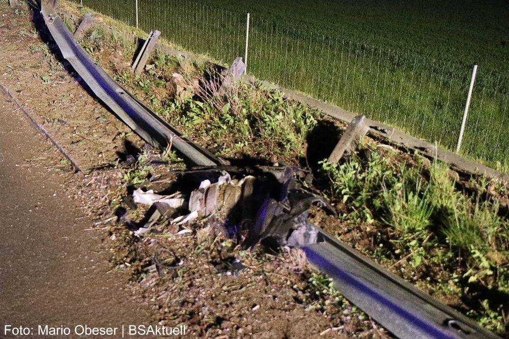 Pkw prallt auf der A8 bei Riedheim gegen die Leitplanke