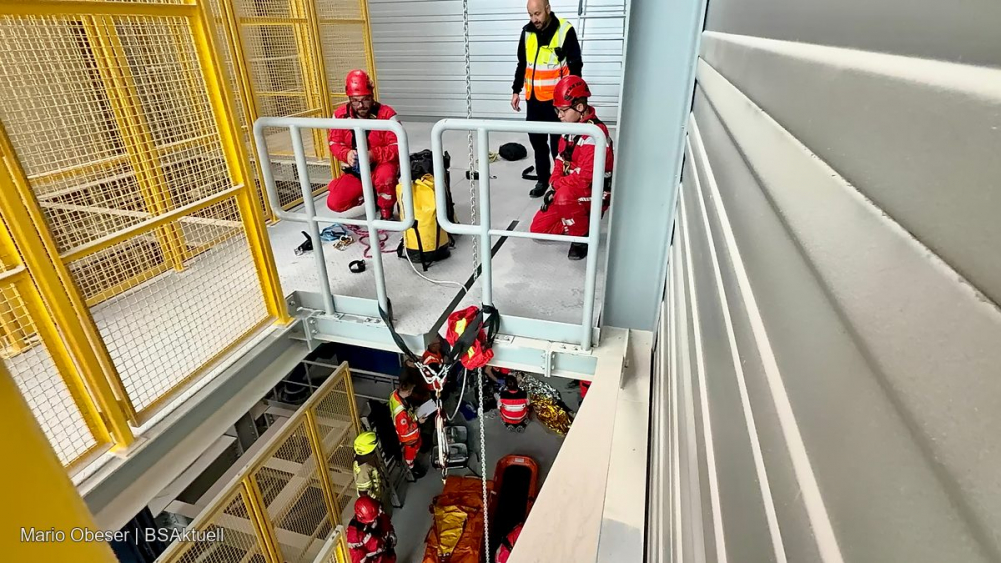 Übung Freiwillige Feuerwehr Ichenhausen und der Rettungsdienst 