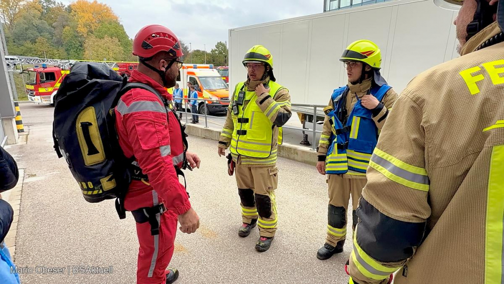 Übung Freiwillige Feuerwehr Ichenhausen und der Rettungsdienst 