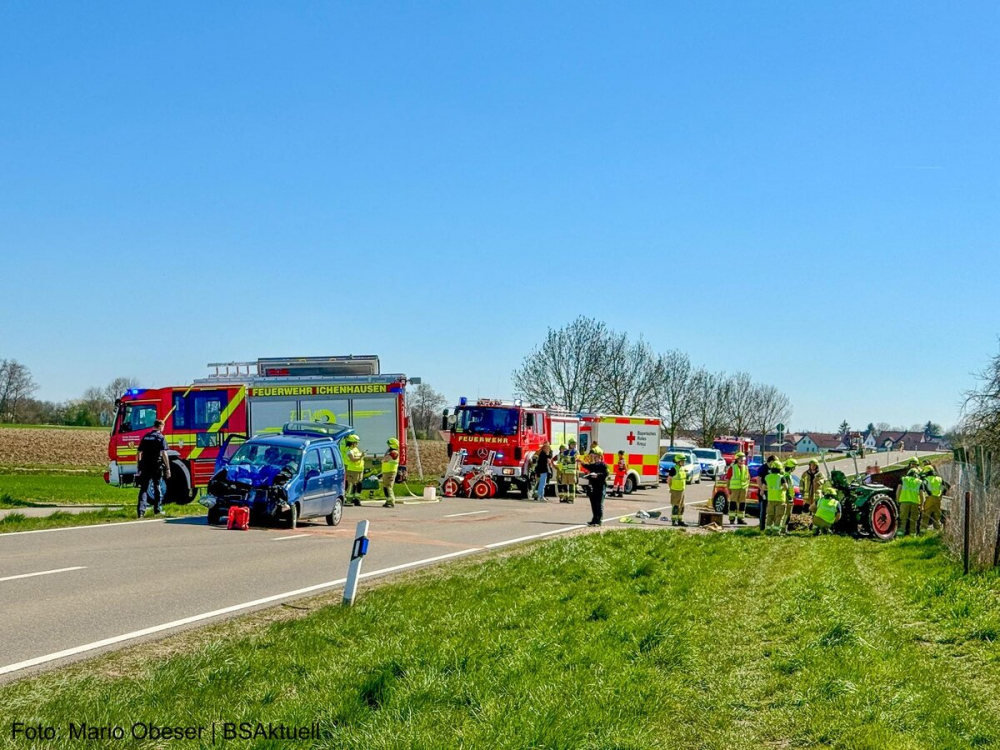 Am Freitagnachmittag, 04.04.2025, kam es auf der Ortsverbindungsstraße GZ4 zwischen Oxenbronn und Großkötz im Landkreis Günzburg zu einem schweren Verkehrsunfall mit einem Traktor und einem Pkw.