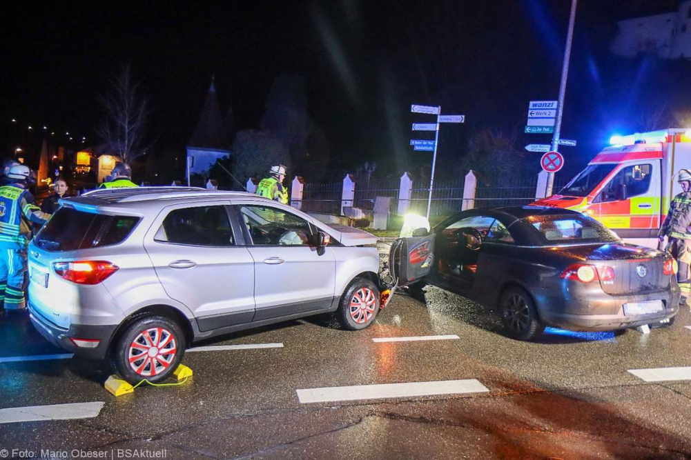 Am Samstagnachmittag, den 07. Dezember 2024, ereignete sich auf der Straße Stadtberg in Leipheim ein Verkehrsunfall, bei dem zwei Fahrzeuge kollidierten.