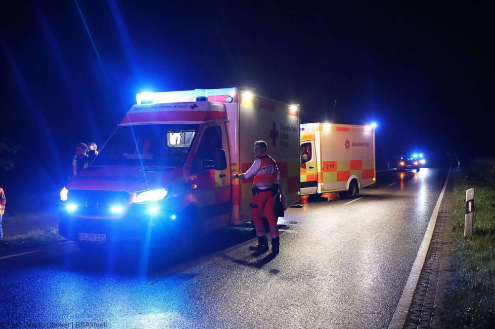Am Dienstagabend, den 22. Oktober 2024, ereigneten sich kurz nach 21 Uhr auf der Kreisstraße GZ17, zwischen Jettingen und Goldbach, zwei aufeinanderfolgende Verkehrsunfälle.