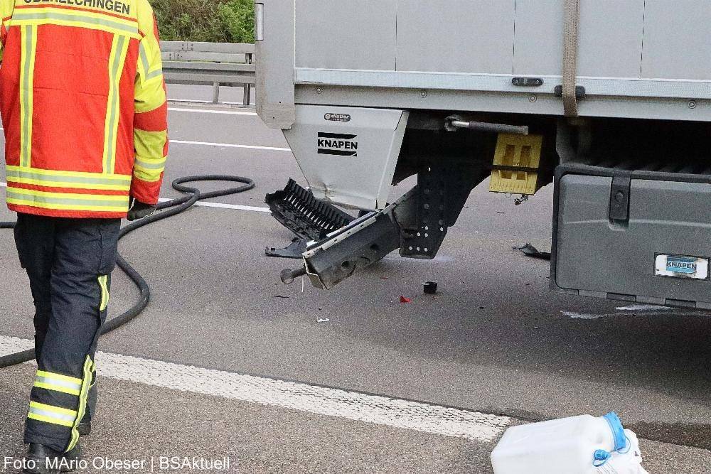 Transporter prallt gegen Lkw A8 Oberelchingen