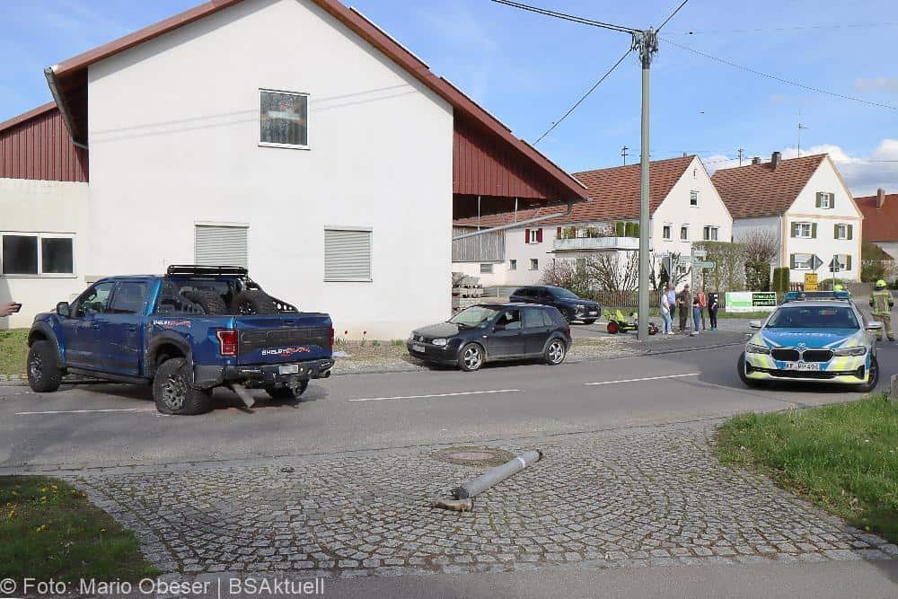 Am heutigen Sonntagnachmittag kam es in Oxenbronn zu einem Zusammenstoß zwischen einem Pickup und einem Pkw.