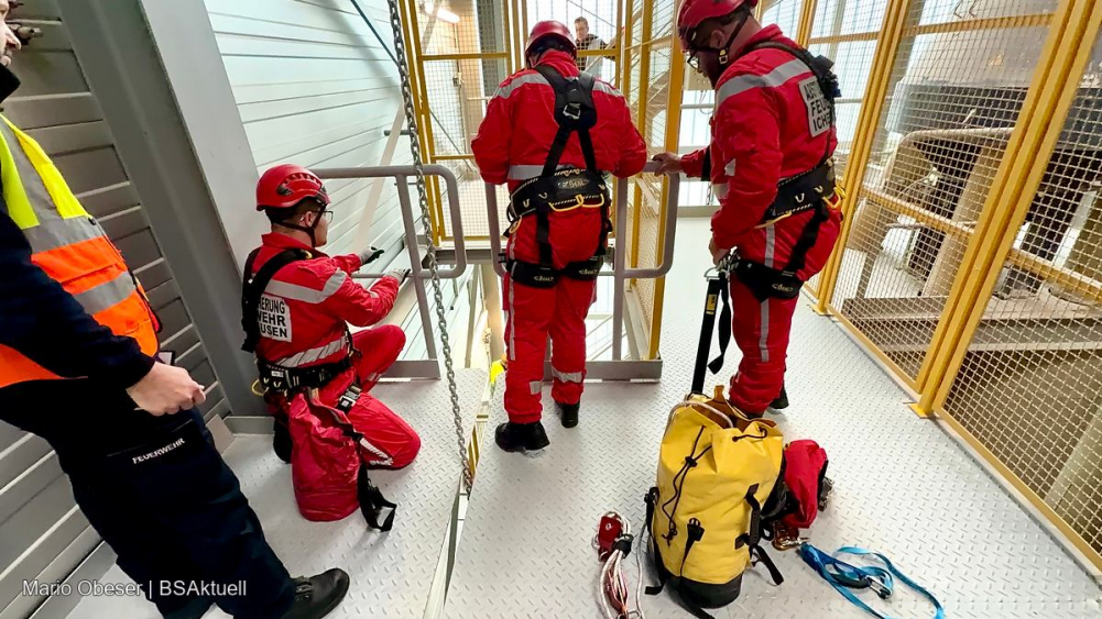 Übung Freiwillige Feuerwehr Ichenhausen und der Rettungsdienst 